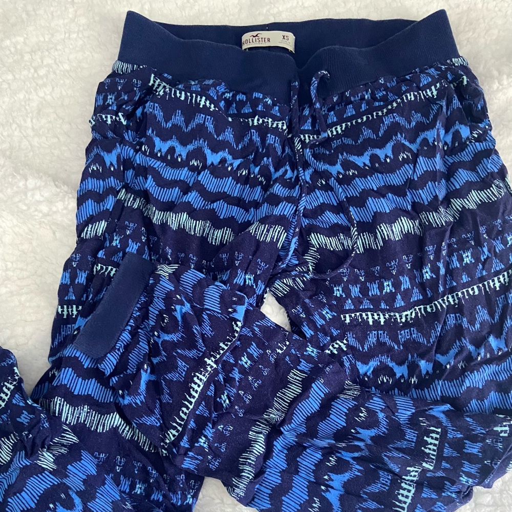 Hollister Joggers BluePrint(will wash clothes to get them fresh & wrinkles out)!